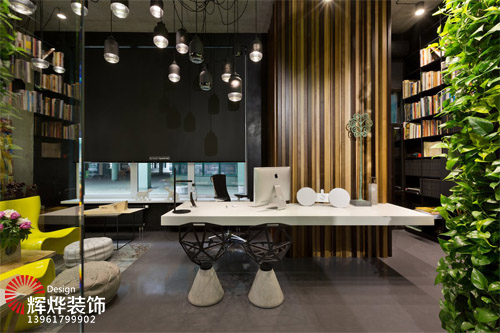 這樣的辦公室待著太沒(méi)意思，明天就辭職去！