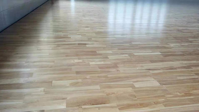 辦公室裝修實(shí)木地板鋪設(shè)注意事項(xiàng)